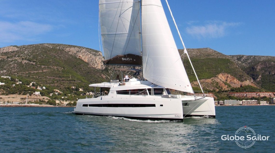 Voile D'enfants Sur Le Yacht En Mer Navigation D'enfant Sur Le Bateau Photo  stock - Image du croisière, aventure: 126033496