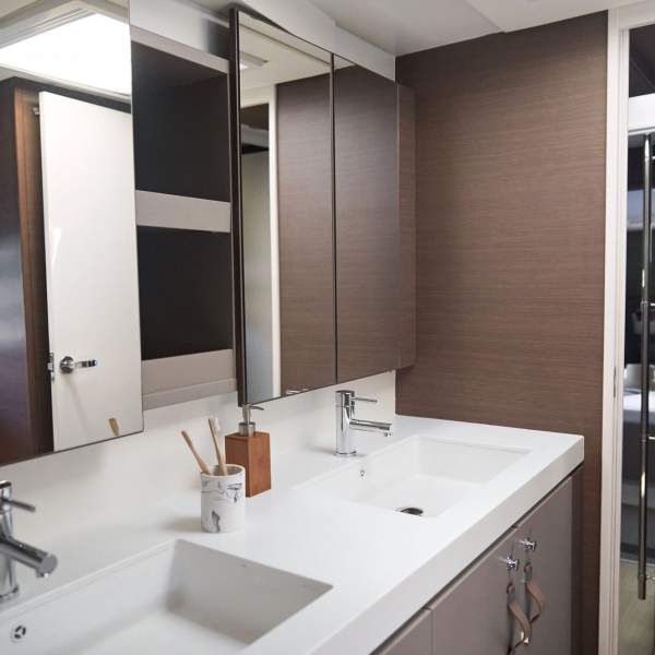 Une salle de bain spacieuse
