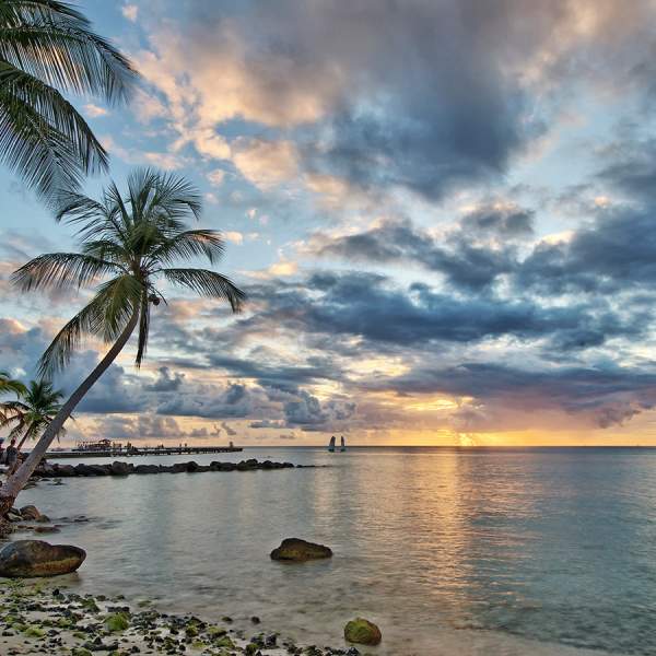 Admirez le coucher de soleil de Marigot Bay