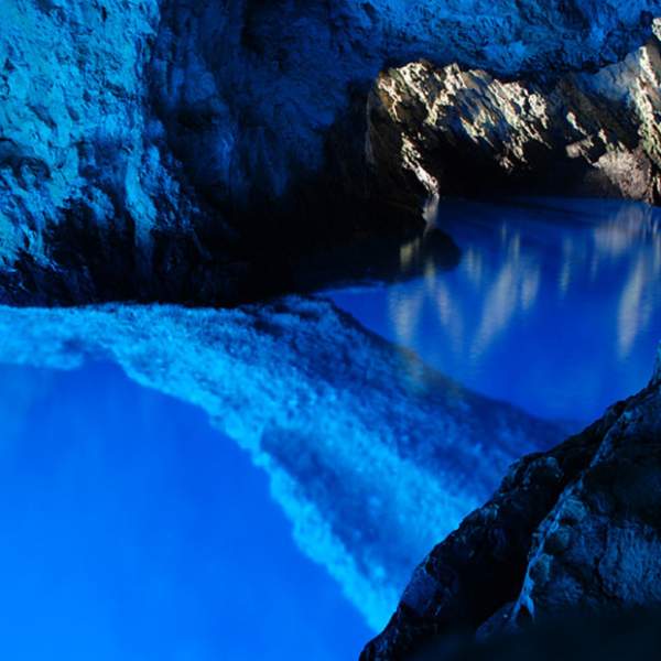 Dans la grotte bleue de Bisevo