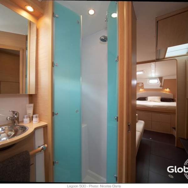 Une salle de bain bien organisée