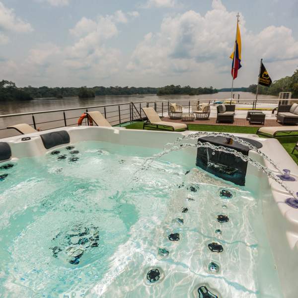 Que diriez-vous d'un petit bain dans le jacuzzi ?