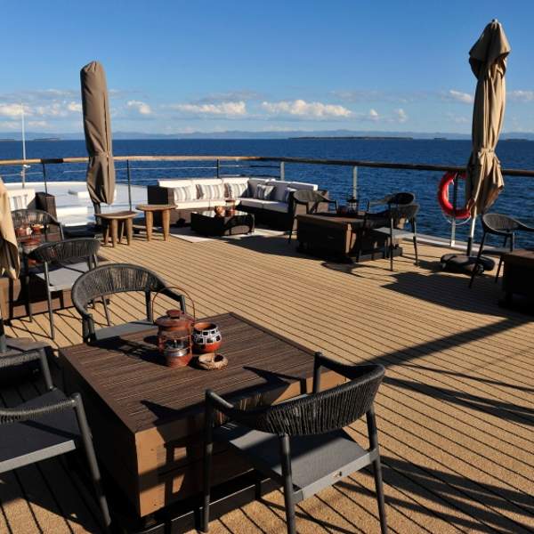 Les transats du sun deck n'attendent plus que vous