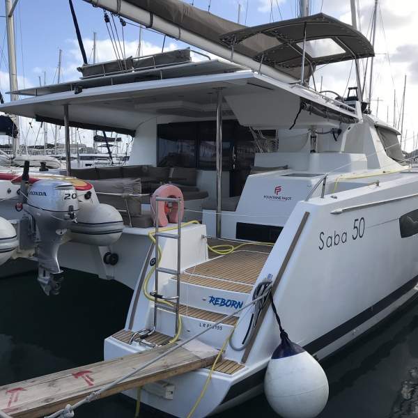 Laissez-vous tenter par ce catamaran tout confort