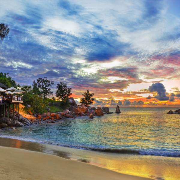 Admirez les sublimes couleurs du coucher de soleil