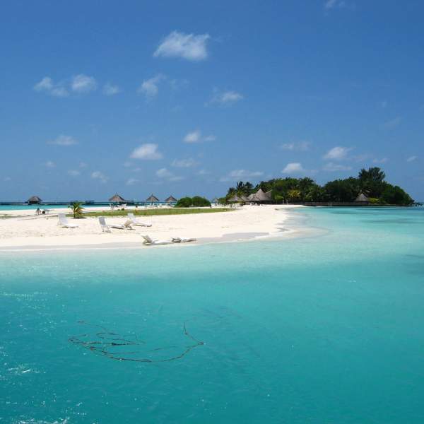 Naviguez le long de l'atoll de Malé