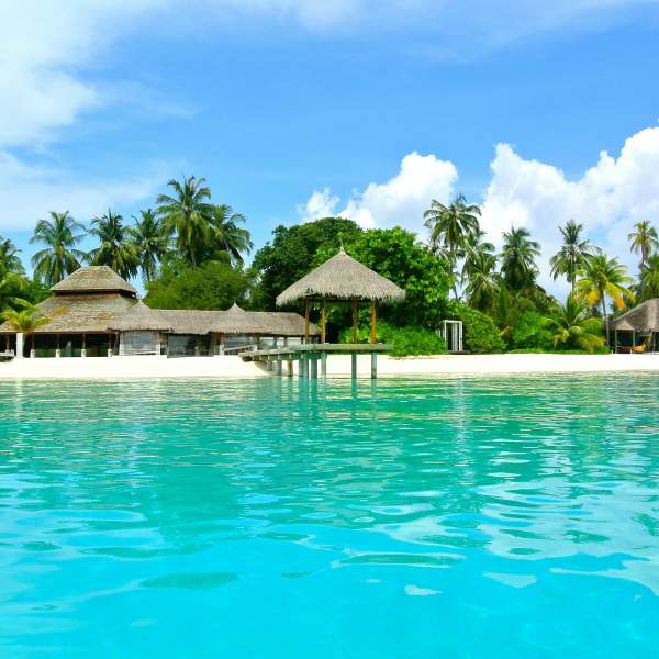 Nagez dans les eaux turquoise des Maldives