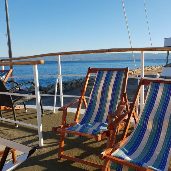 Profitez des chaises longues pour vous détendre