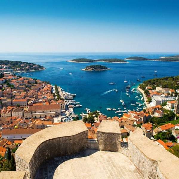 Visitez la vieille ville de Hvar