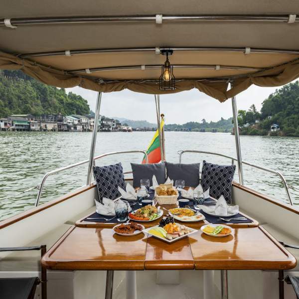Débutez la journée par un délicieux petit-déjeuner vue mer