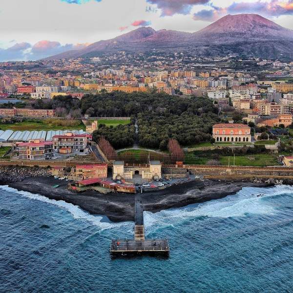 Admirez le Vésuve depuis la baie de Naples