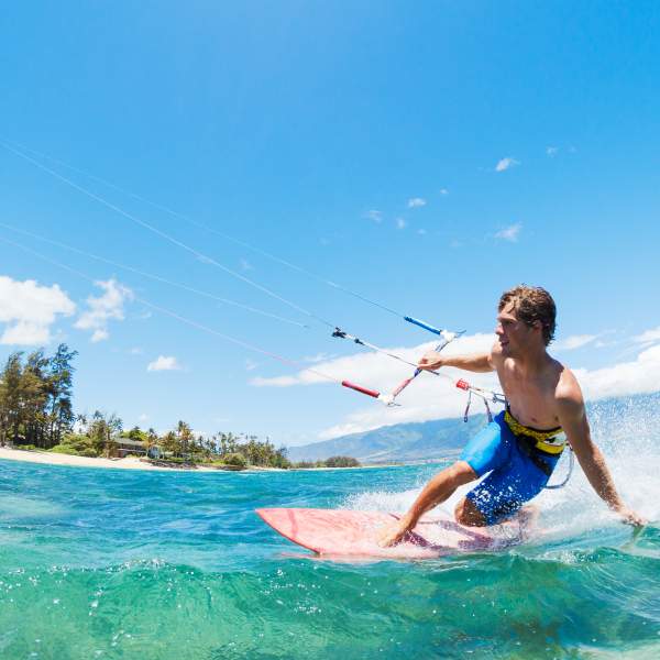 Initiez-vous au kitesurf !