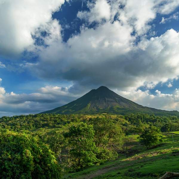 Découvrez l'imposant Volcan Arenal