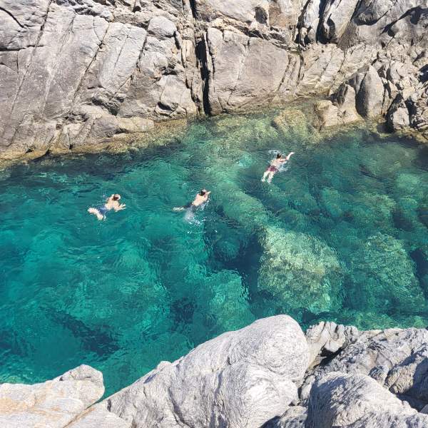 Nagez dans les eaux claires