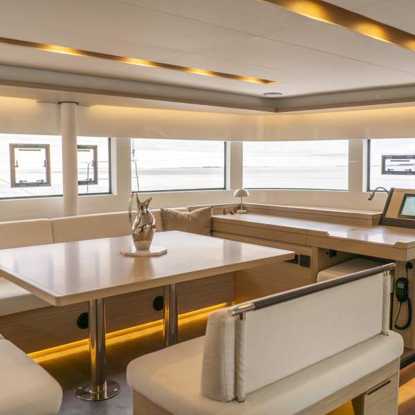 Un bateau lumineux et confortable