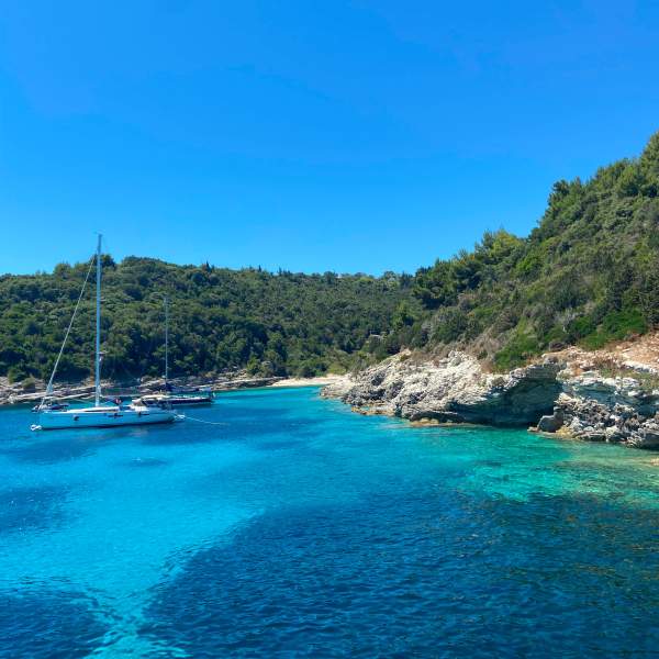 Les eaux translucides d'Antipaxos