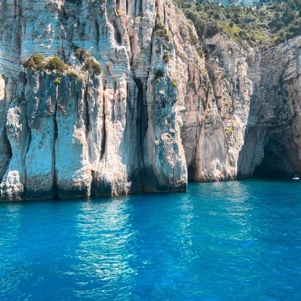 Prêt à découvrir les Blue Caves ?