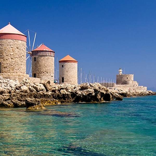 Les moulins et le phare de Rhodes