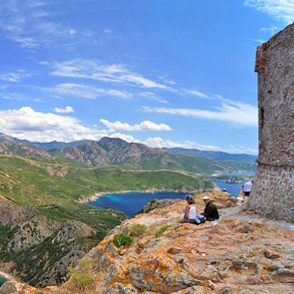 Capo Rosso et la tour de Turghiu