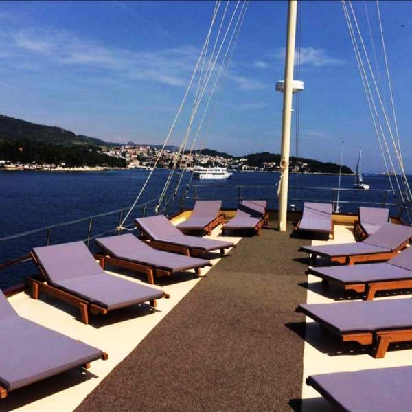 Détendez-vous sur le sun deck