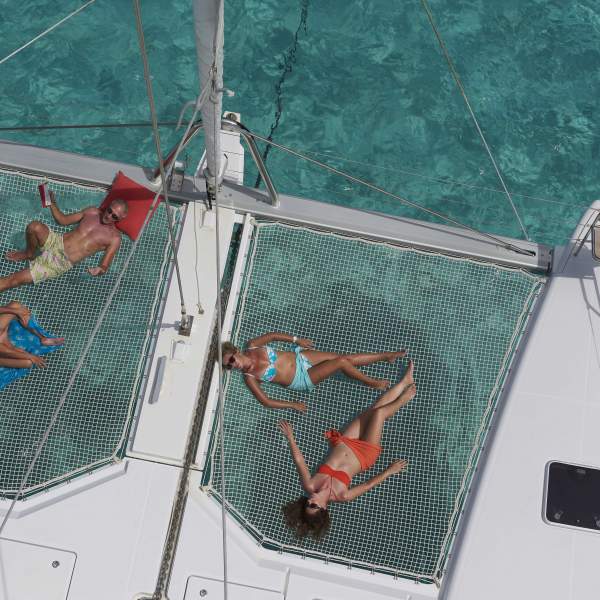 Des trampolines confortables pour se reposer et prendre le soleil
