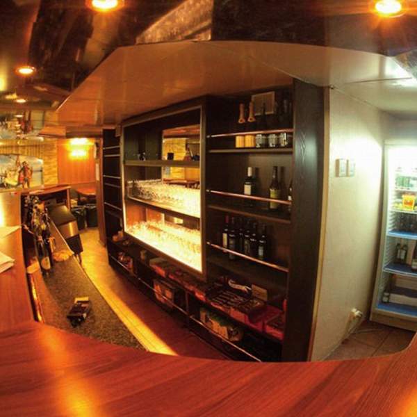 Et si vous preniez un café au bar ?