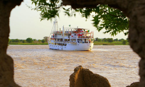 Croisière en péniche sur un fleuve